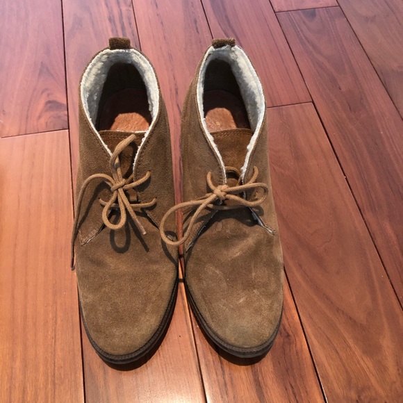 Trendy Ankle lace tan suede fur chunky heel 7.5 - Picture 2 of 6